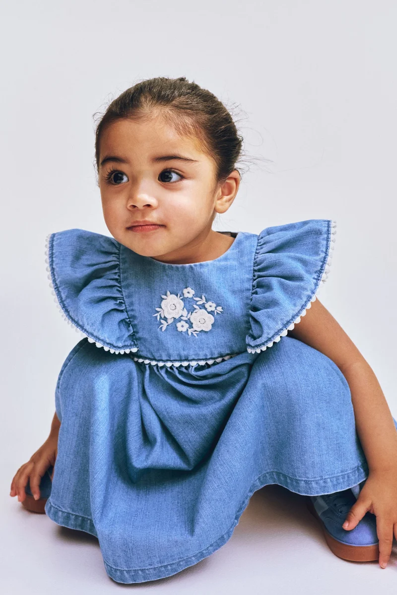 اتش اند ام فستان دنيم بتفاصيل مُطرزة